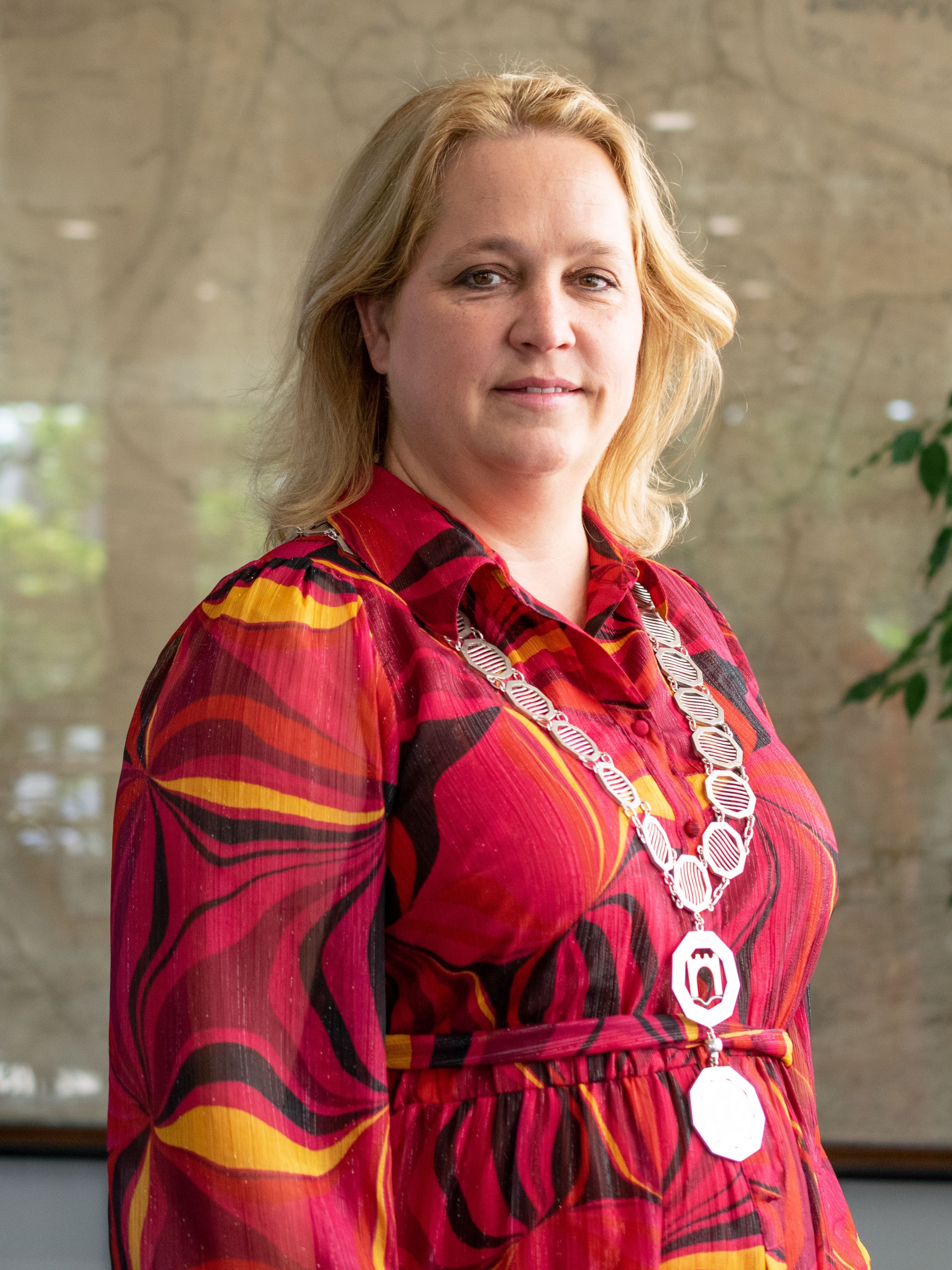 Burgemeester Ilona Jense-van Haarst